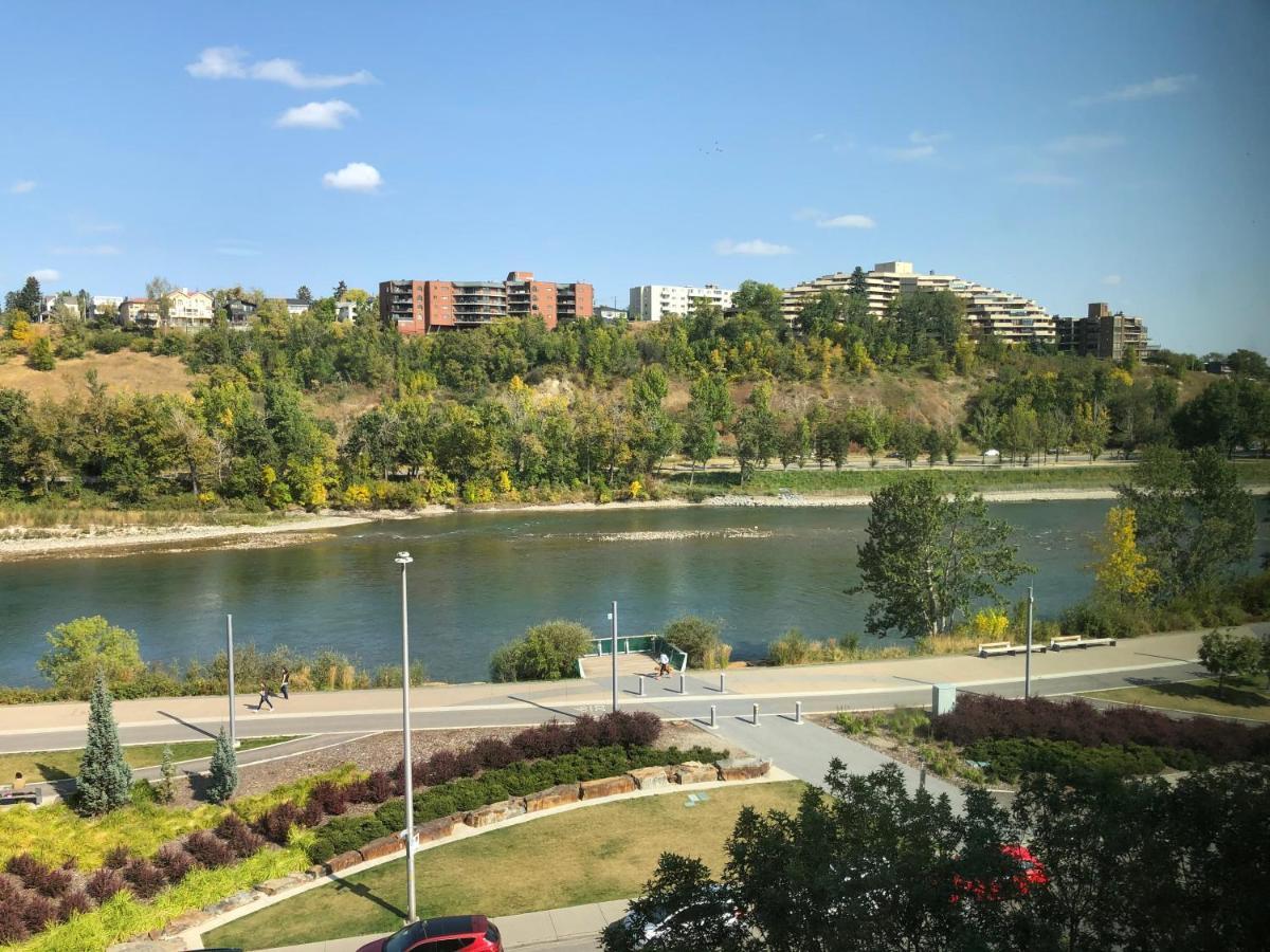 Amicable, Cozy, High Speed Internet, Sleeps 2 Riverview Downtown Apartment YYC Buitenkant foto