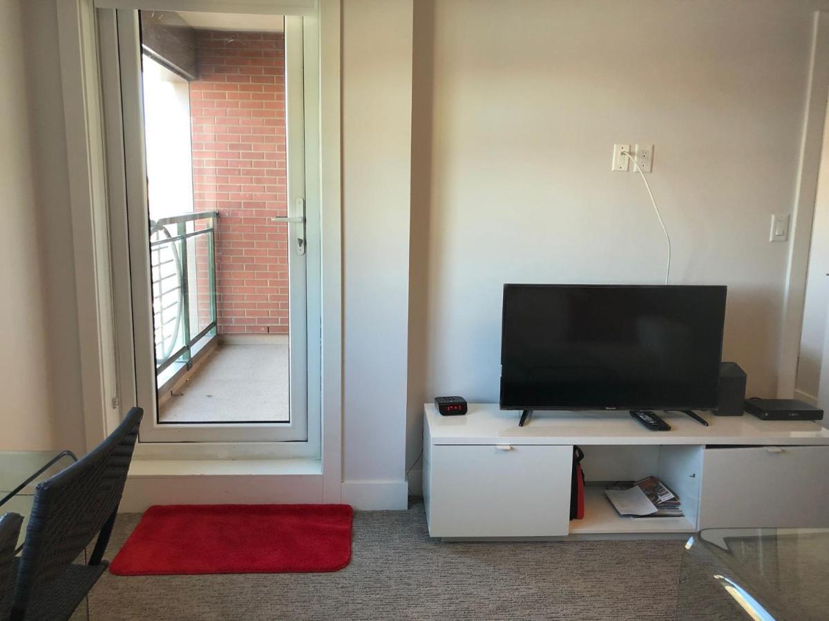 Amicable, Cozy, High Speed Internet, Sleeps 2 Riverview Downtown Apartment YYC Buitenkant foto