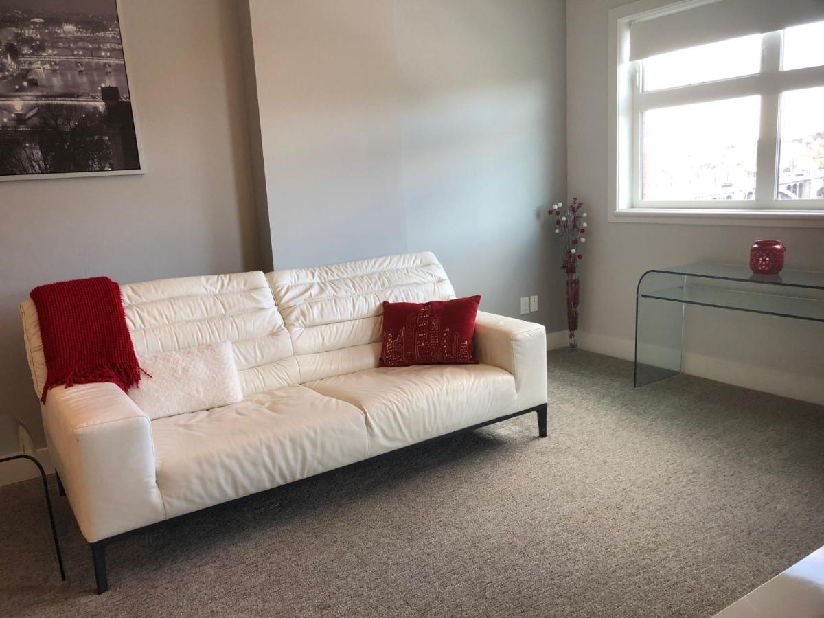 Amicable, Cozy, High Speed Internet, Sleeps 2 Riverview Downtown Apartment YYC Buitenkant foto